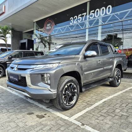 MITSUBISHI L200 TRITON 2.4 16V TURBO DIESEL SPORT HPE CD 4P 4X4 AUTOMÁTICO MITSUBISHI L200 TRITON 2.4 16V TURBO DIESEL SPORT HPE CD 4P 4X4 AUTOMÁTICO